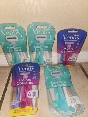 VENUS Women's Disposable Razors - Teal, Purple, Pink